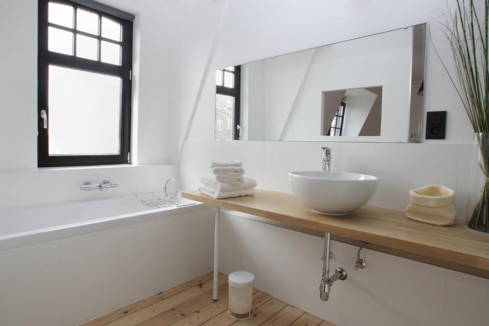 salle de bain avec vasque